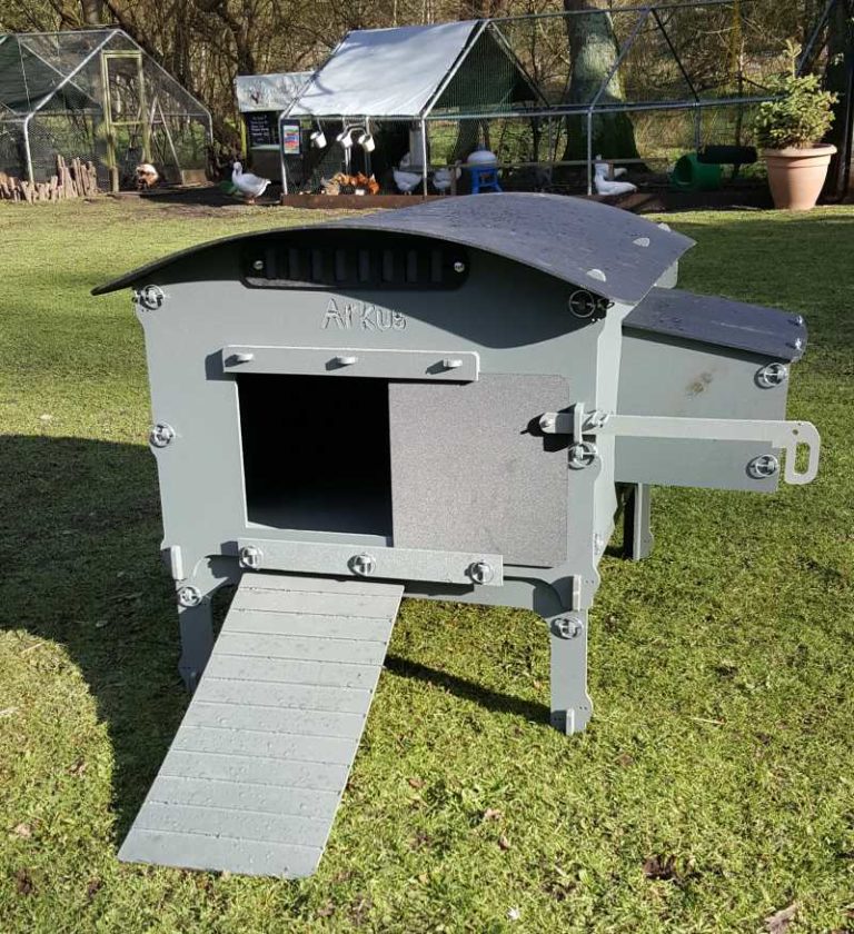 Houses and Runs Hollywater Hens